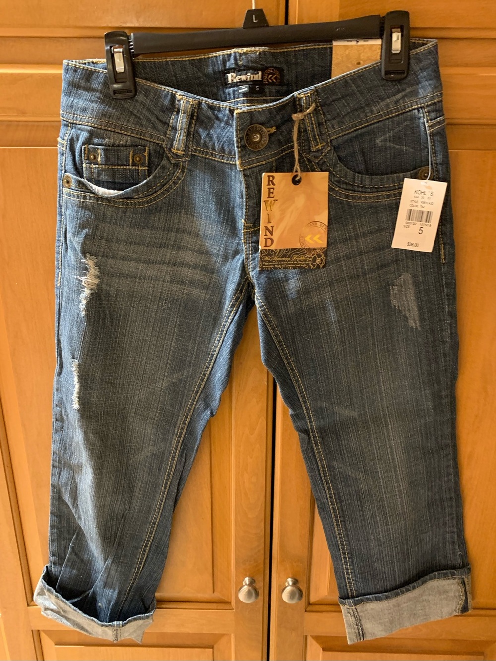 NWT Rewind Junior's Cropped Distressed Roll-Cuff Denim Jeans - Blue. Size 5